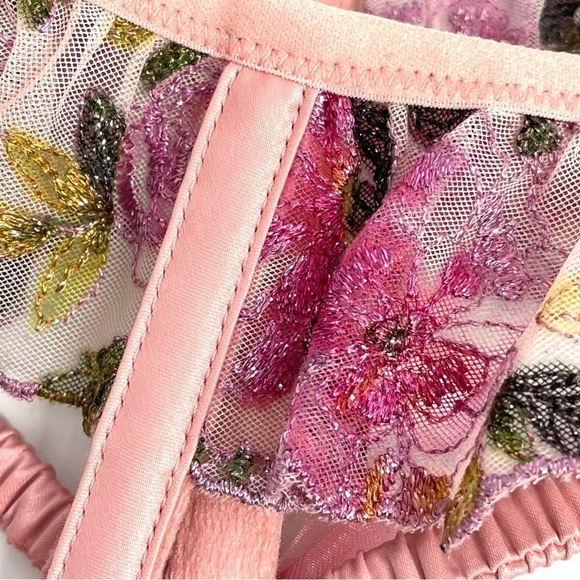 Floral Embroidered, Bows, Button Closure Garter Belt NWOT - Picture 10 of 12